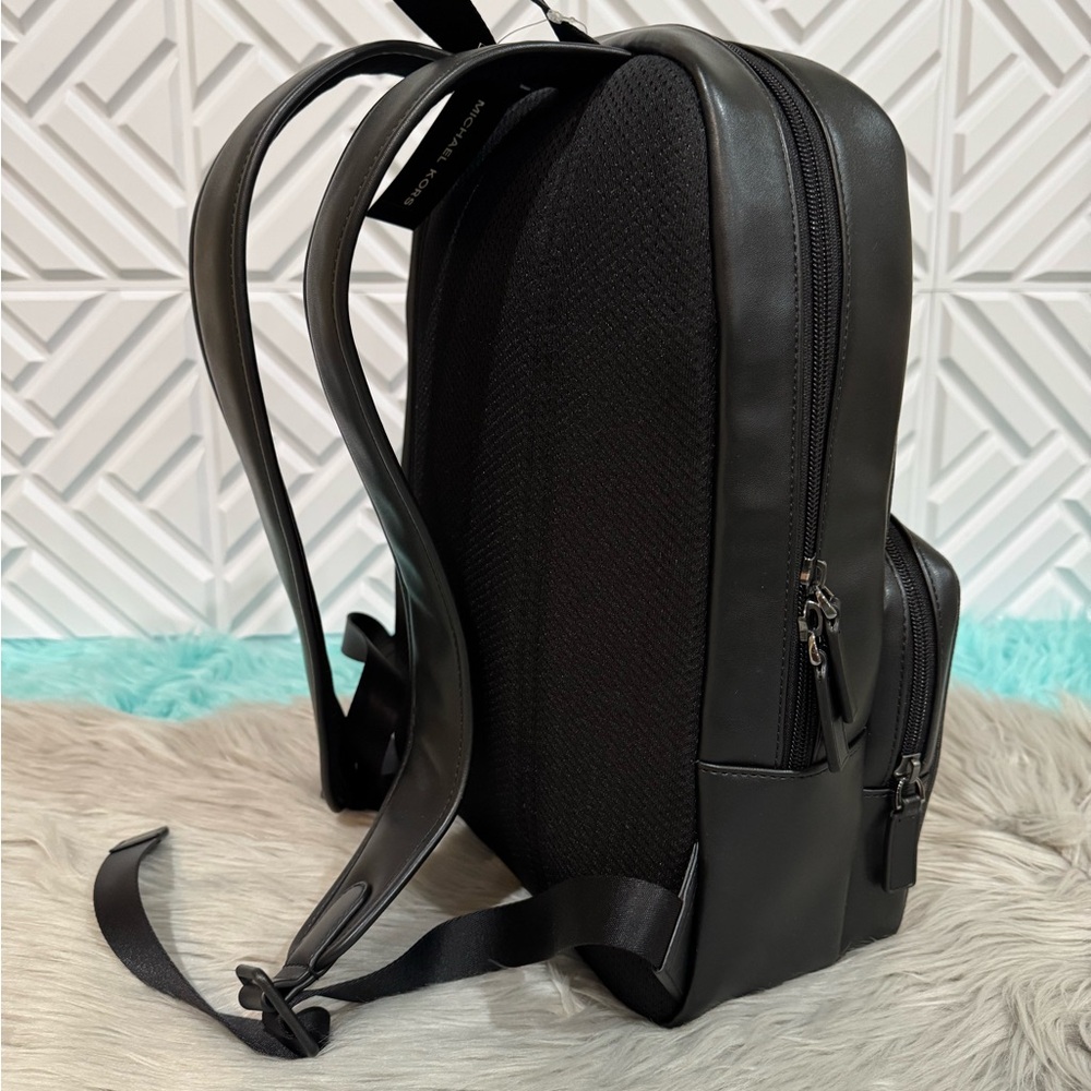 Michael Kors Signature EVERETT BLACK FRONT POCKET LARGE BACKPACK BAG UNISEX NEW - Picture 3 of 11